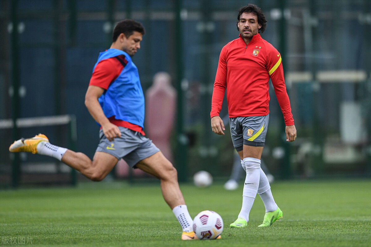 九游体育下载-费耶诺德发布备战花絮；今晨防线松动；足总杯任务艰巨；赛季目标并未改变的简单介绍