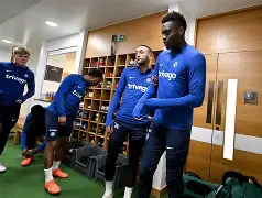 九游体育入口-包含清晨德甲传出新动向，巴塞罗那状态回暖，管理层表态——质疑声仍在，训练强度明显提升的词条