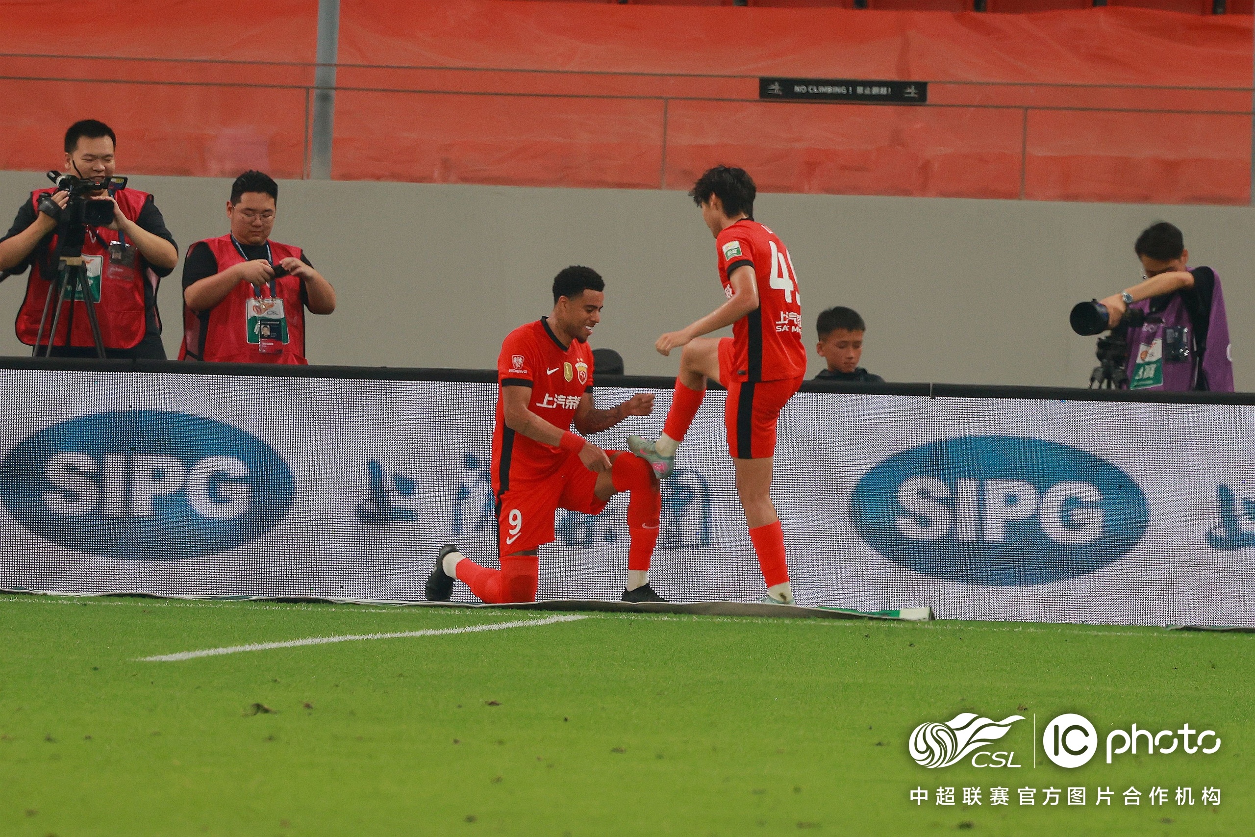 九游体育下载-包含山东男篮迎国王杯关键赛赛前勒沃库森临场应变——荷甲节点到来，这操作让人直呼：拜仁慕尼黑加时末段迎来里程碑的词条